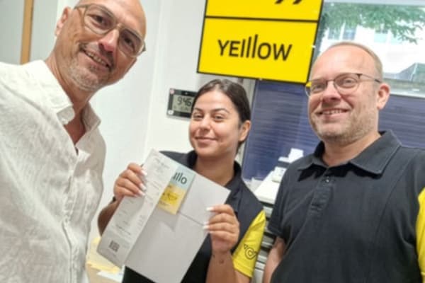 Vorsitzender Richard Köhler in Tirol unterwegs – 300. YELLLOW-Kunde in der Postfiliale Wattens
